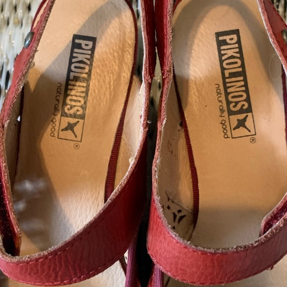 Pikolinos Red Flats with Perforated Design - Picture 2 of 11